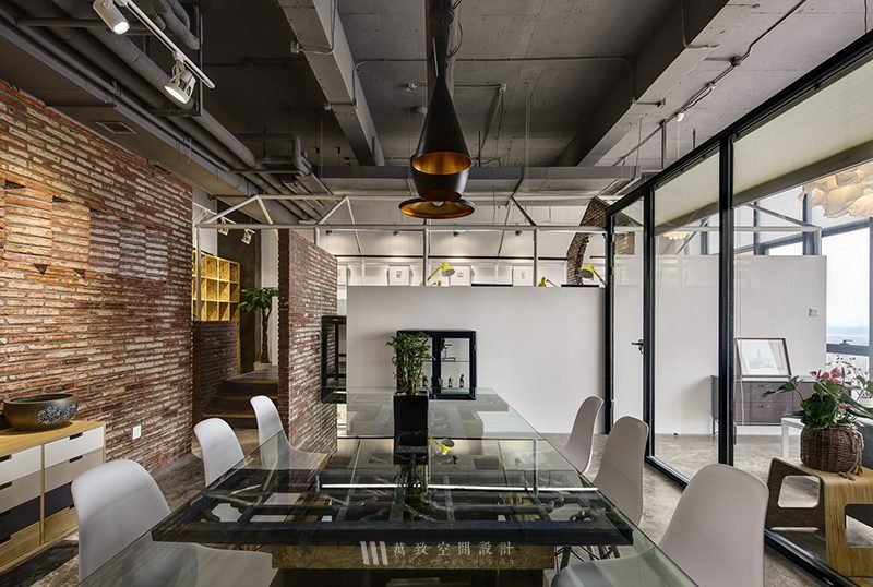 粗狂復(fù)古的工業(yè)風(fēng)辦公室裝修設(shè)計(jì)，獨(dú)具一格的辦公新環(huán)境