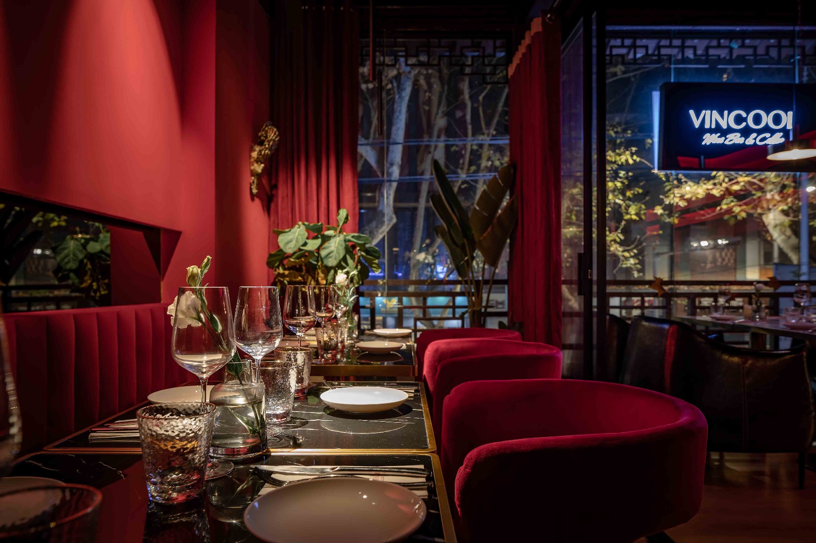 南寧ktv酒吧裝修設(shè)計公司怎么找？請記住以下三點