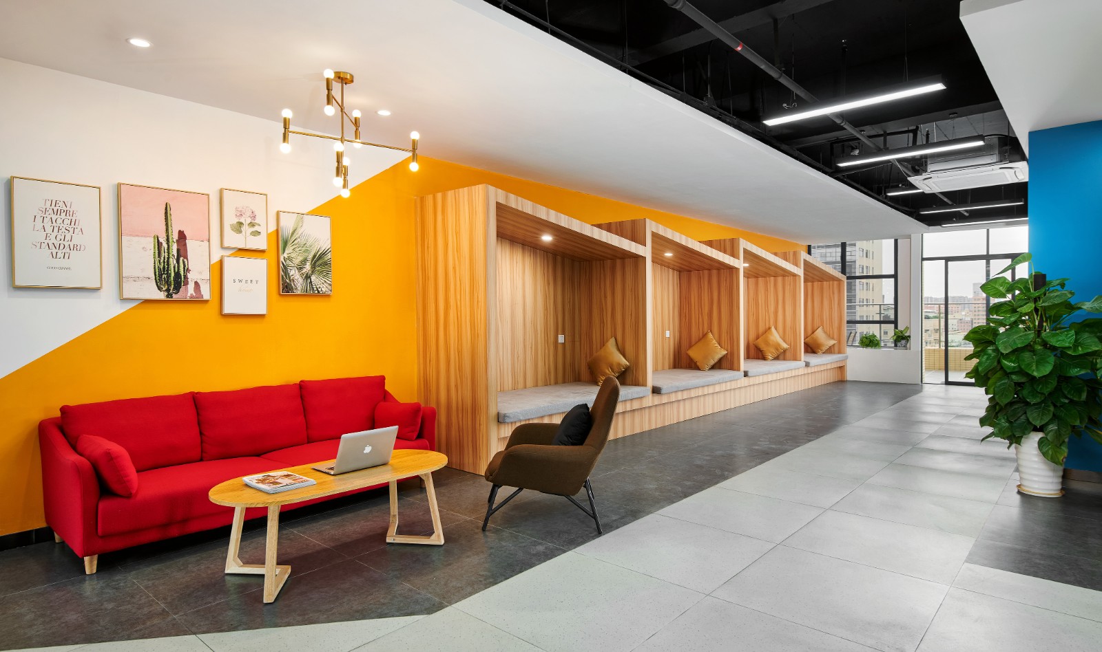 創(chuàng)意辦公室設(shè)計裝修，巧妙利用裝飾物